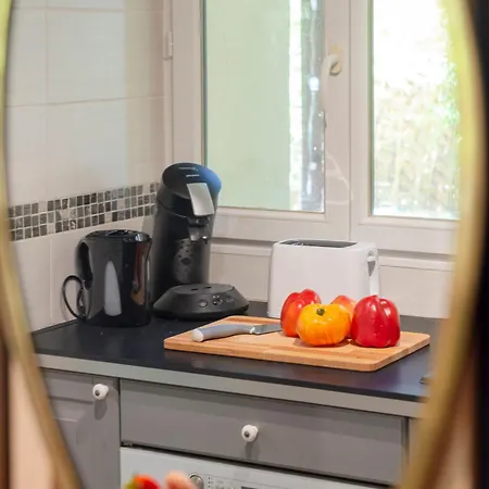 Escale Zen - Sauna Exclusif&Piscine Privée I Idéal Pro&Couple I Terrasse I 5min Port Toulon I WIFI HD - Design Élégant&Moderne Appartement *