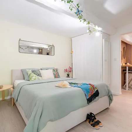 Escale Zen - Sauna Exclusif&Piscine Privée I Idéal Pro&Couple I Terrasse I 5min Port Toulon I WIFI HD - Design Élégant&Moderne Appartement